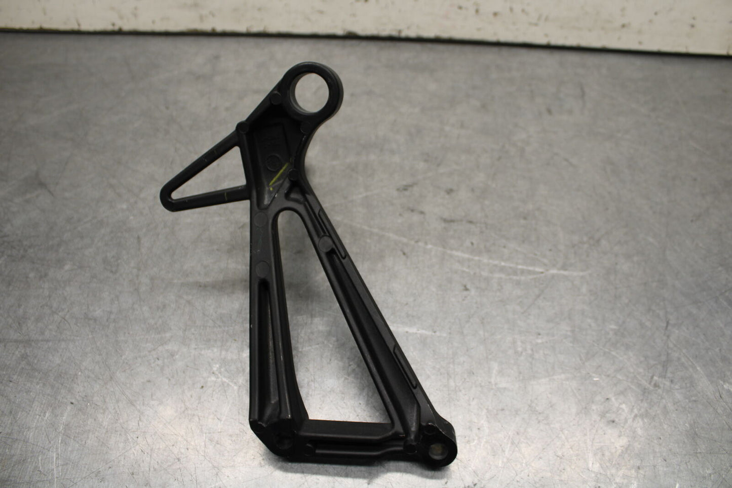 15-17 YAMAHA YZF R3 RIGHT REAR BACK PASSENGER PEG BB651