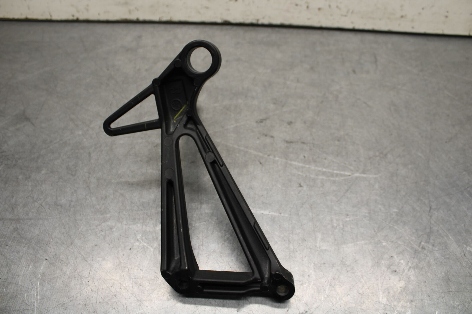 15-17 YAMAHA YZF R3 RIGHT REAR BACK PASSENGER PEG BB651