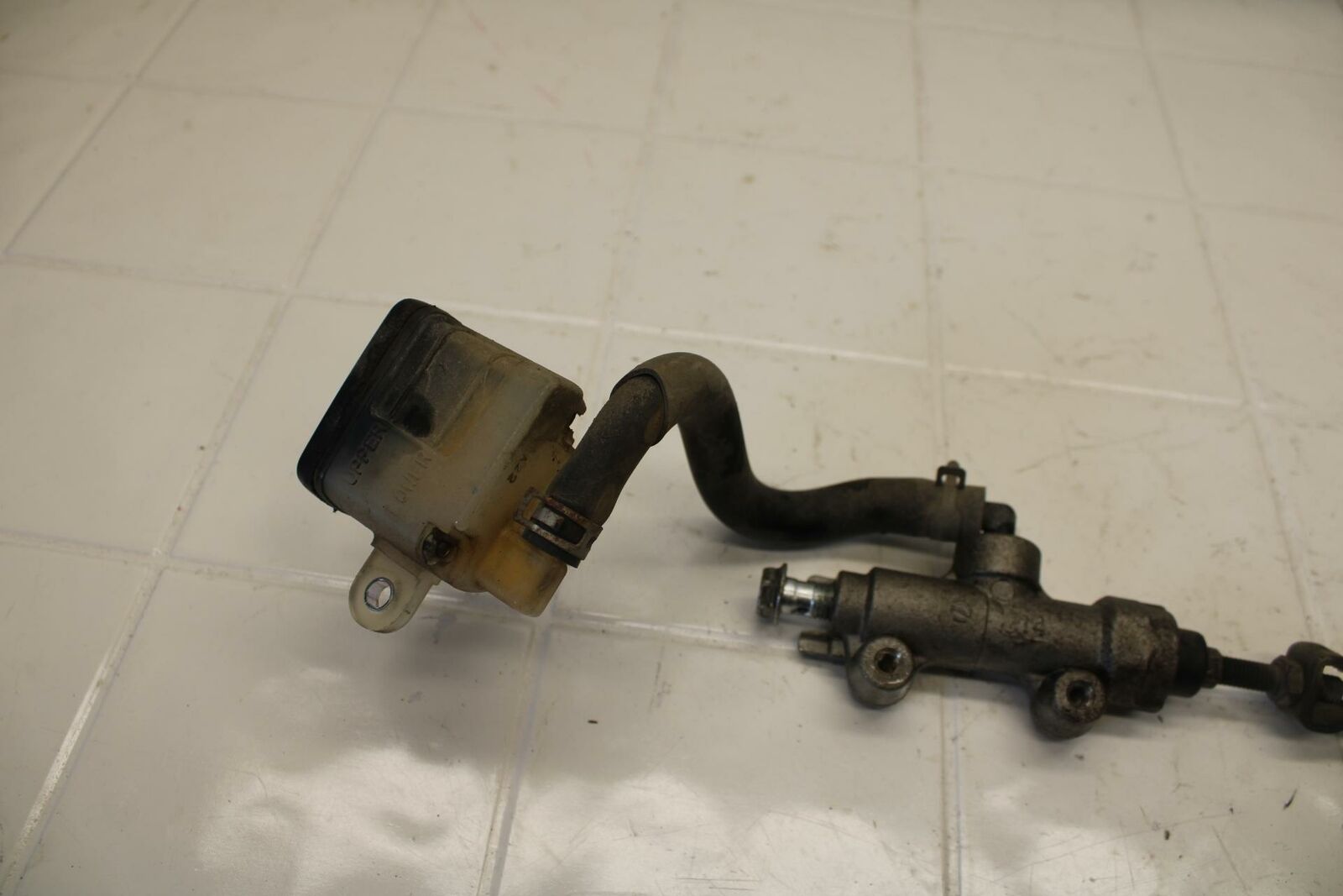08-10 SUZUKI GSXR750 REAR BACK BRAKE MASTER CYLINDER W RESERVOIR BB396