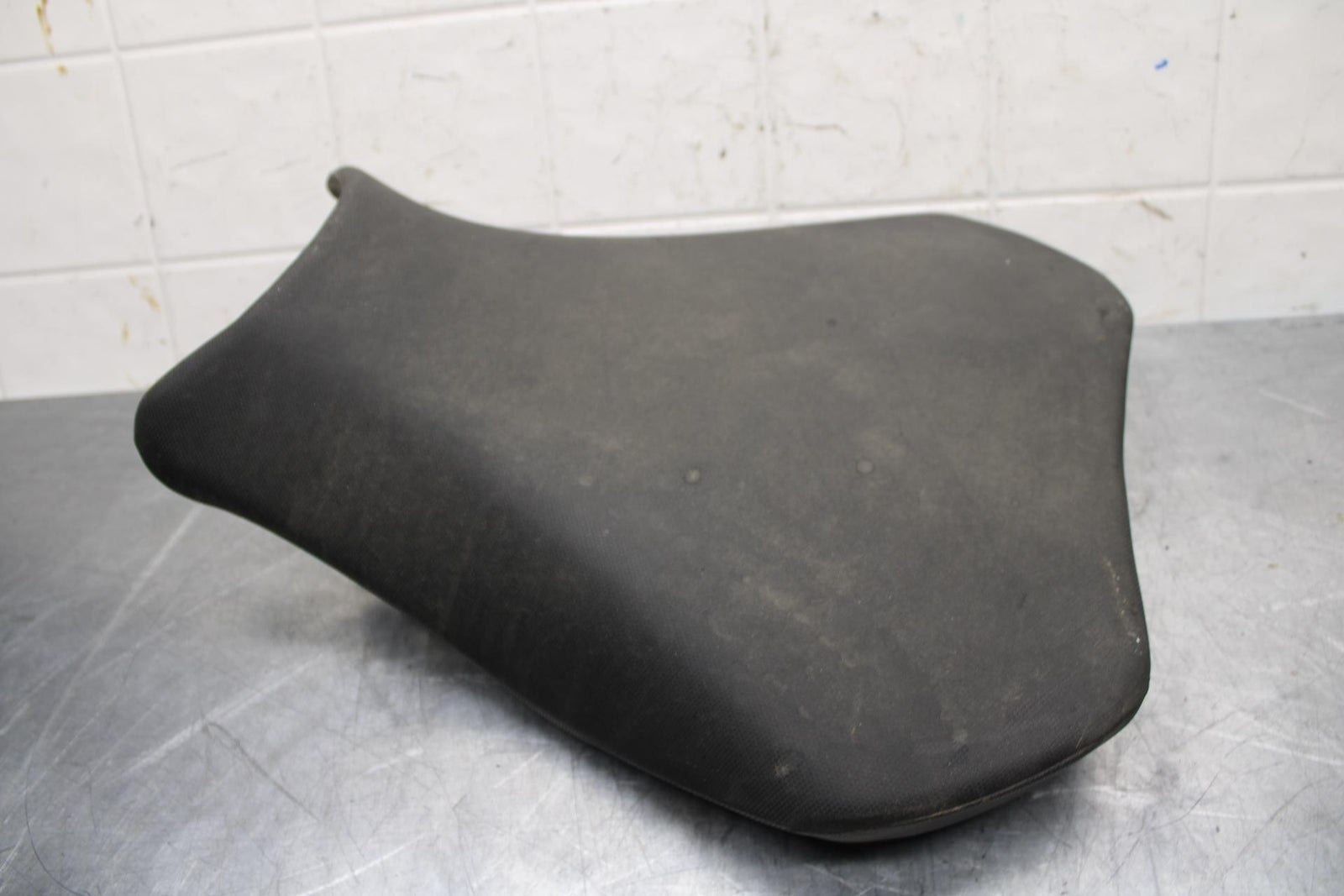 20 SUZUKI GSXR 1000 FRONT DRIVERS SEAT PAD SADDLE PILLION BB597