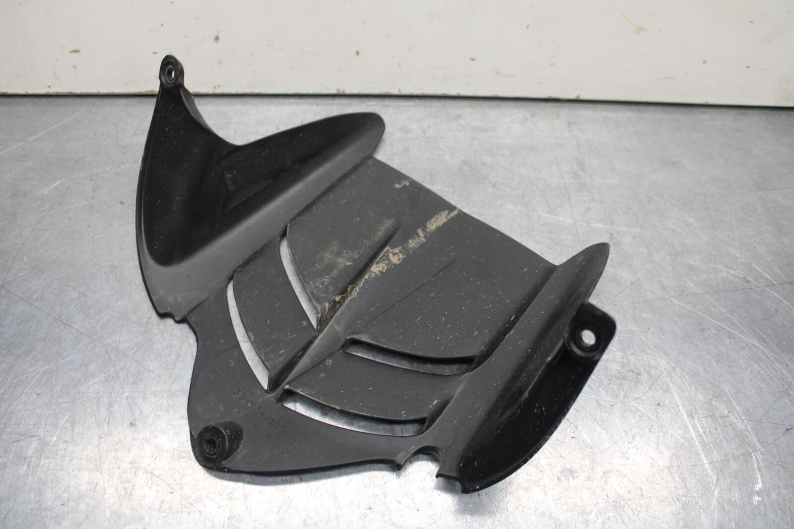 23 KAWASAKI NINJA ZX6R 636 REAR BACK WHEEL TIRE HUGGER FENDER BB609