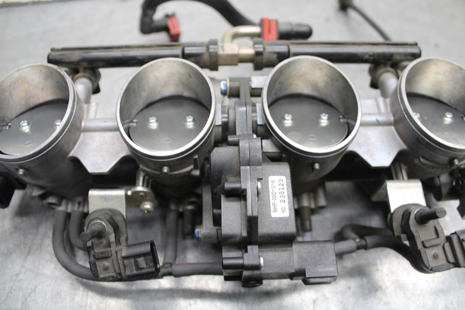 13-18 KAWASAKI NINJA ZX6R MAIN FUEL INJECTORS / THROTTLE BODIES BB682