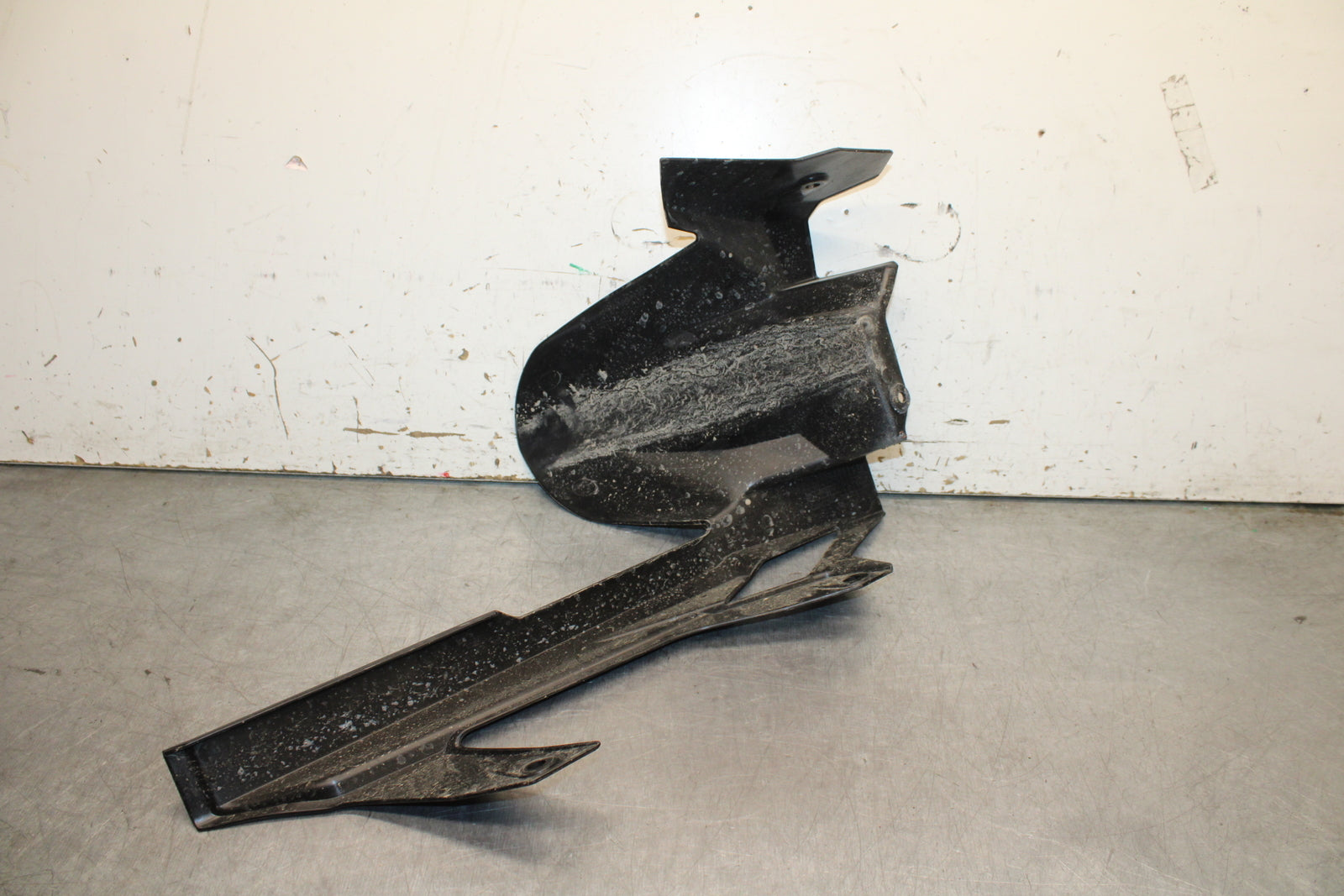 24 KAWASAKI NINJA 500 ABS REAR BACK WHEEL TIRE HUGGER FENDER BB730