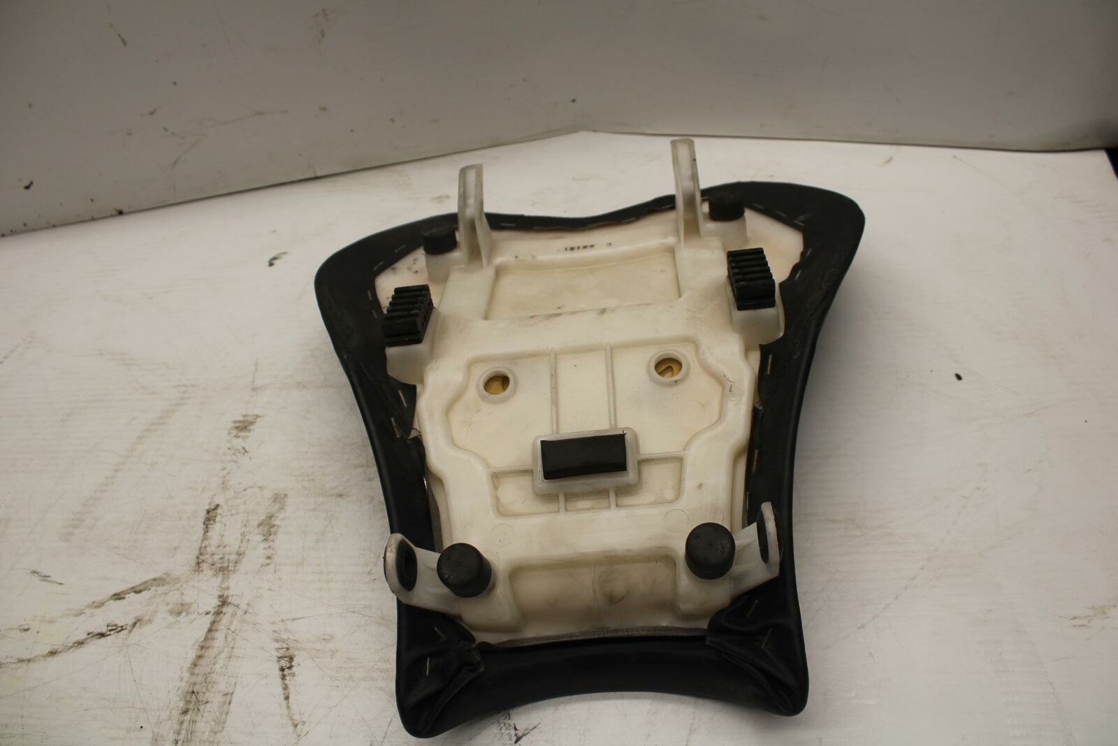 09-11 SUZUKI GSXR1000 FRONT DRIVERS SEAT PAD SADDLE PILLION 45100-47H10-6BY BB28