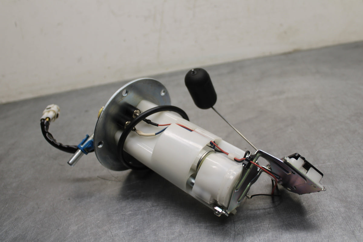 09 SUZUKI GSXR600 FUEL PUMP GAS PETROL SENDER UNIT BB759