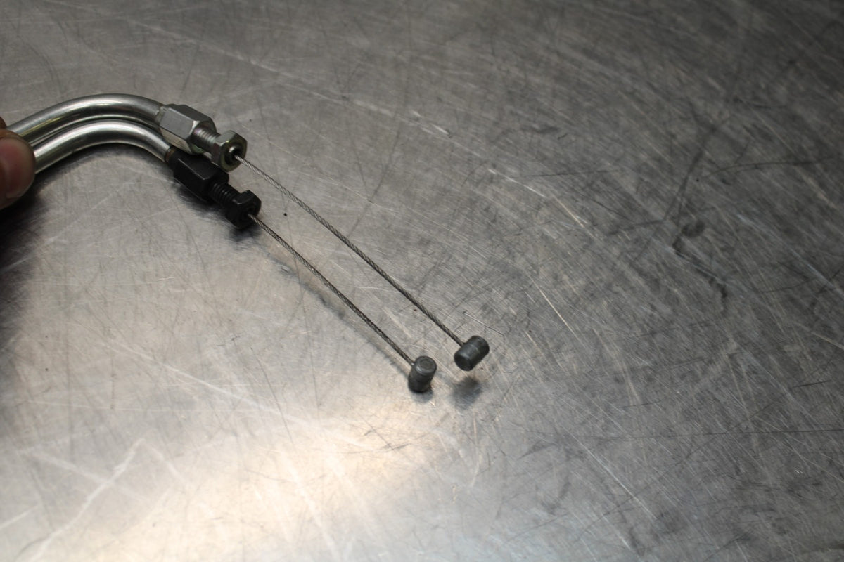 16 YAMAHA XSR900 THROTTLE CABLES LINES BB786