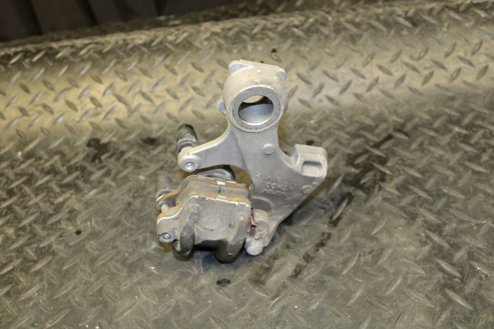 11-17 SUZUKI GSXR750 REAR BACK BRAKE CALIPER W MOUNT BRACKET BB 182