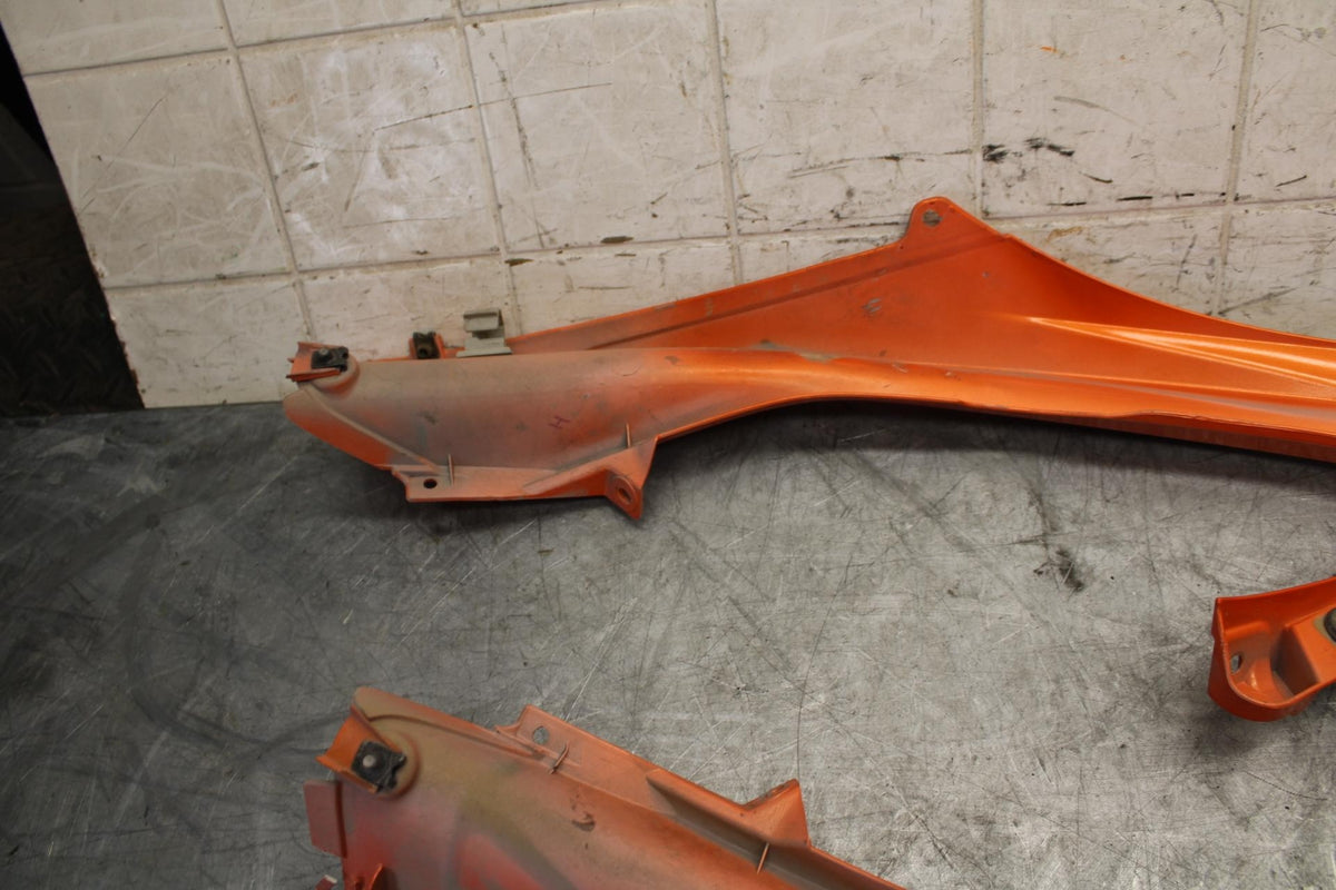 2009 Yamaha YZF R6  FRONT UPPER MID SIDE FAIRING COWL PLASTIC PAIR BB532