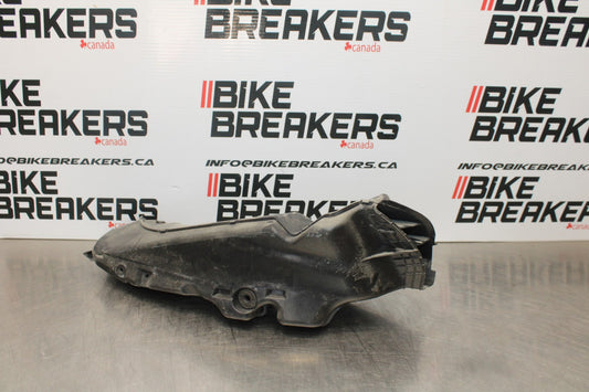 11-22 SUZUKI GSXR 600  RIGHT RAM AIR INTAKE DUCT TUBE BB193