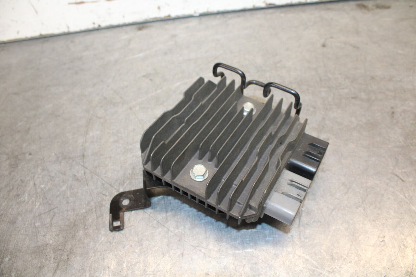 13-18 KAWASAKI NINJA ZX6R RECTIFIER VOLTAGE REGULATOR  BB682