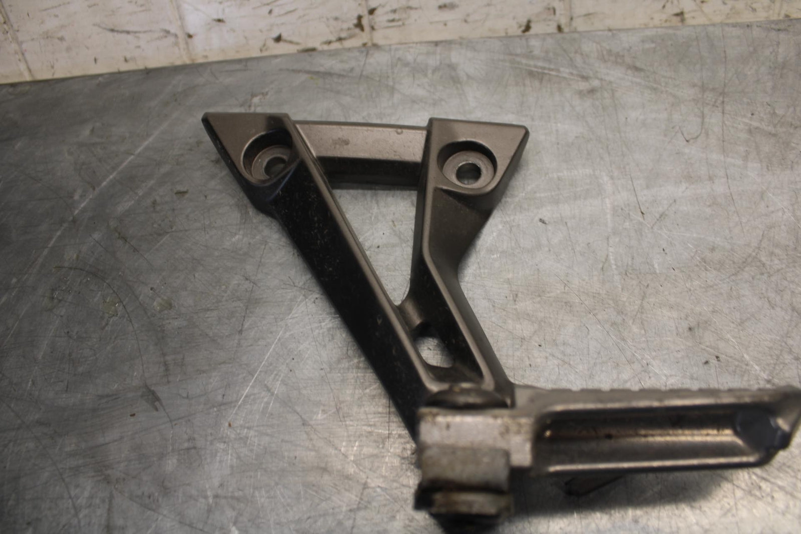 2015 Kawasaki Ninja 300 EX300B ABS LEFT REAR BACK PASSENGER PEG BRACKET BB518