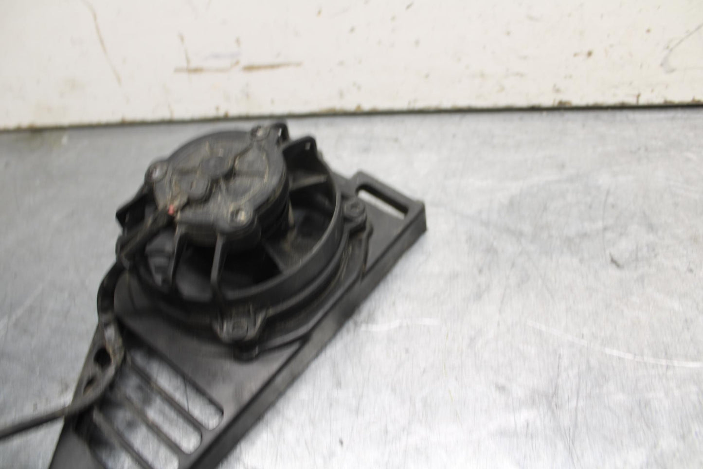 16-18 KTM 690 DUKE ENGINE RADIATOR COOLING FAN BB631