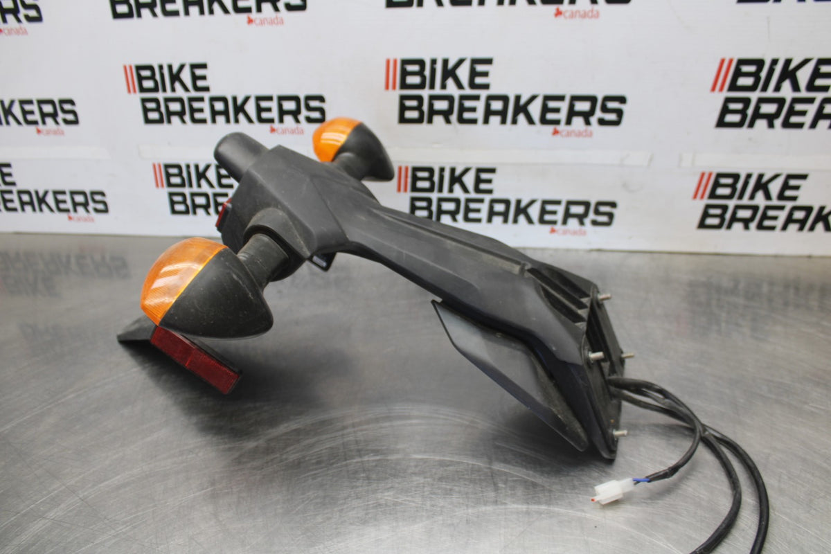 17-18 YAMAHA YZF R3 REAR BACK FENDER MUD GUARD BB00