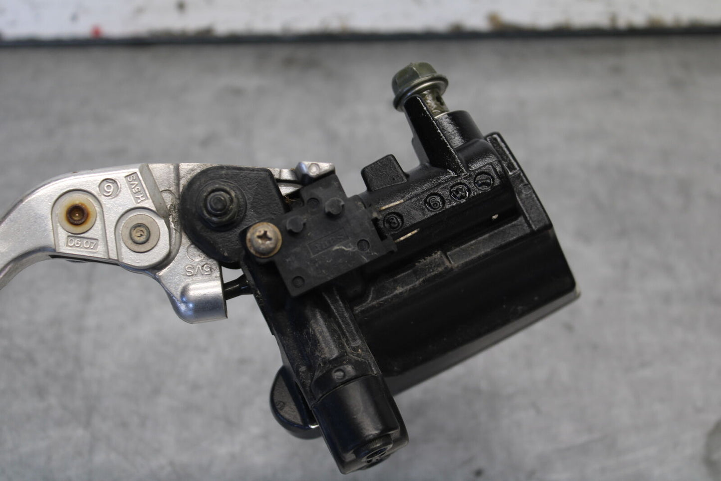 07-09 YAMAHA FZ6 FRONT BRAKE MASTER CYLINDER w/ LEVER BB713