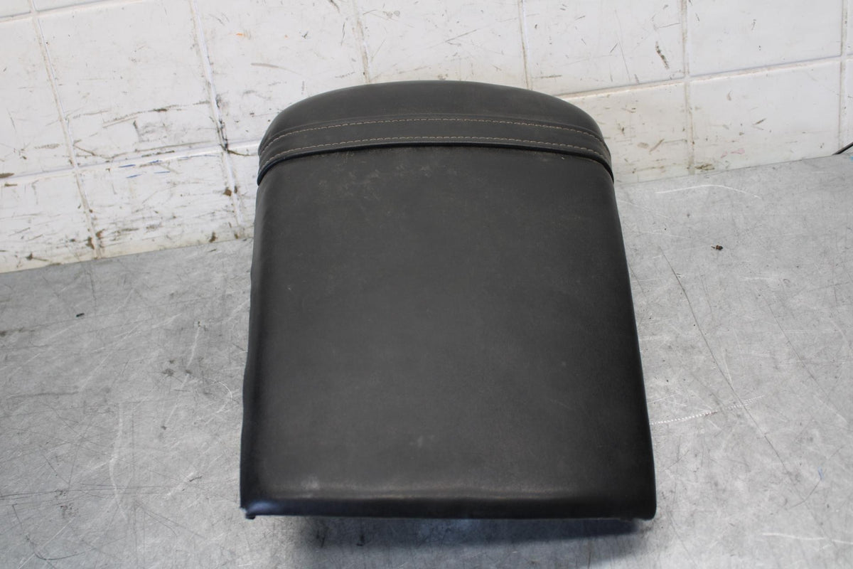 1998 Yamaha YZF R1 REAR BACK PASSENGER TANDEM SEAT PAD SADDLE PILLION BB53