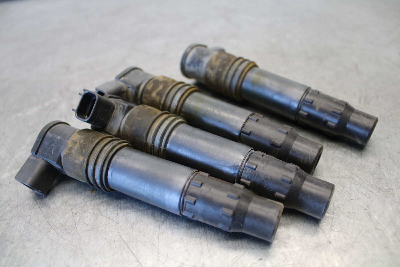 05-06 SUZUKI GSXR1000 IGNITION COILS COIL SPARK PLUG CAPS 33410-35F10 BB663