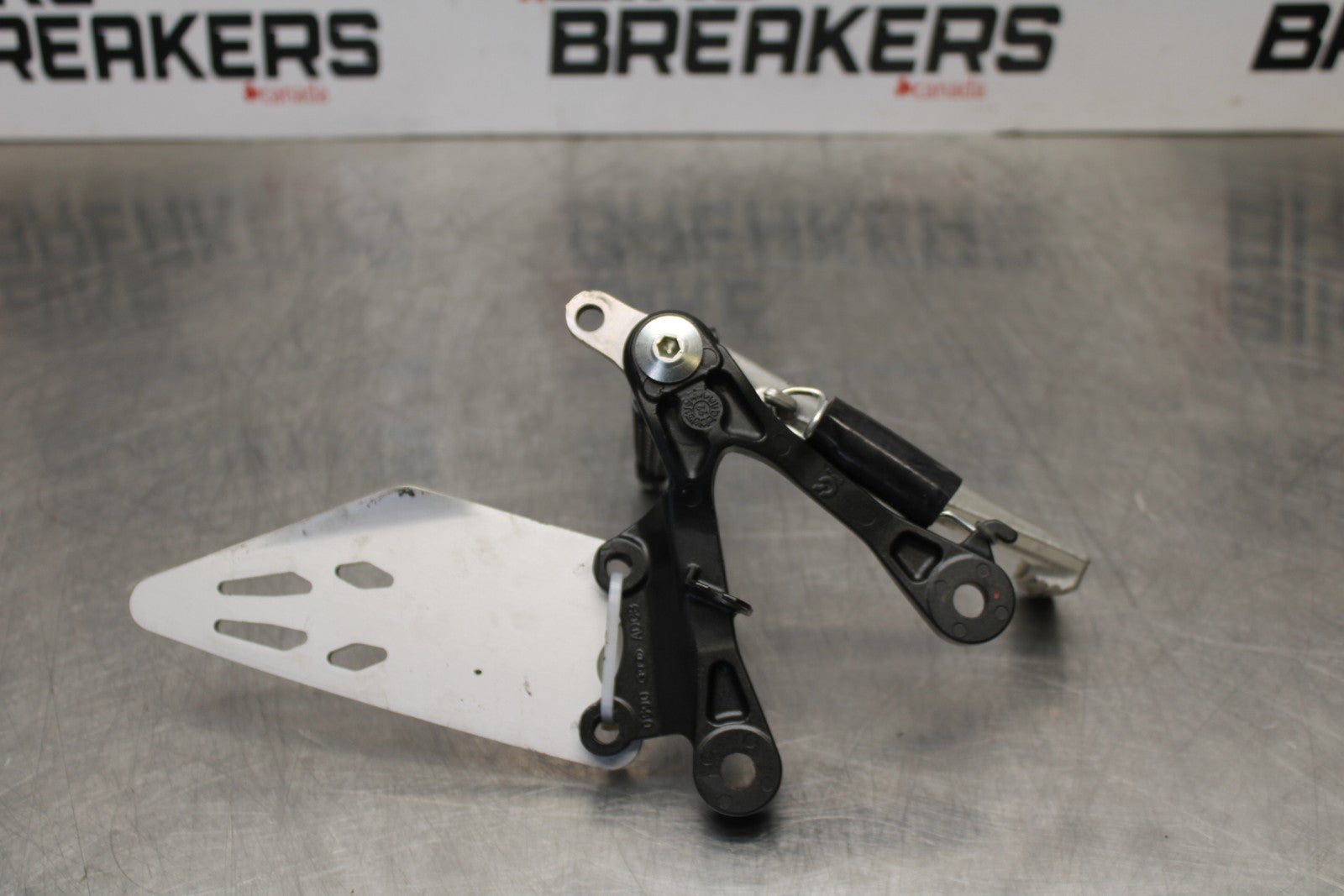 21-23 KAWASAKI NINJA ZX6R RIGHT REARSET REAR SET DRIVER FOOT PEG REST STOP BB179