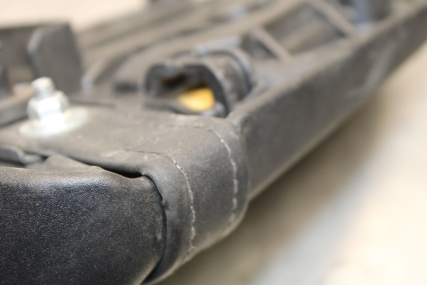 05-06 SUZUKI GSXR1000 REAR BACK PASSENGER TANDEM SEAT PAD SADDLE PILLION BB663