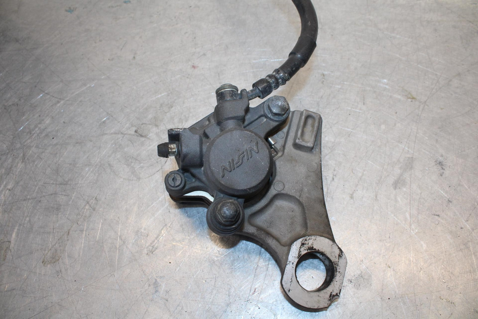 07-08 YAMAHA YZF R1 REAR BACK BRAKE CALIPER W MOUNT BRACKET BB439
