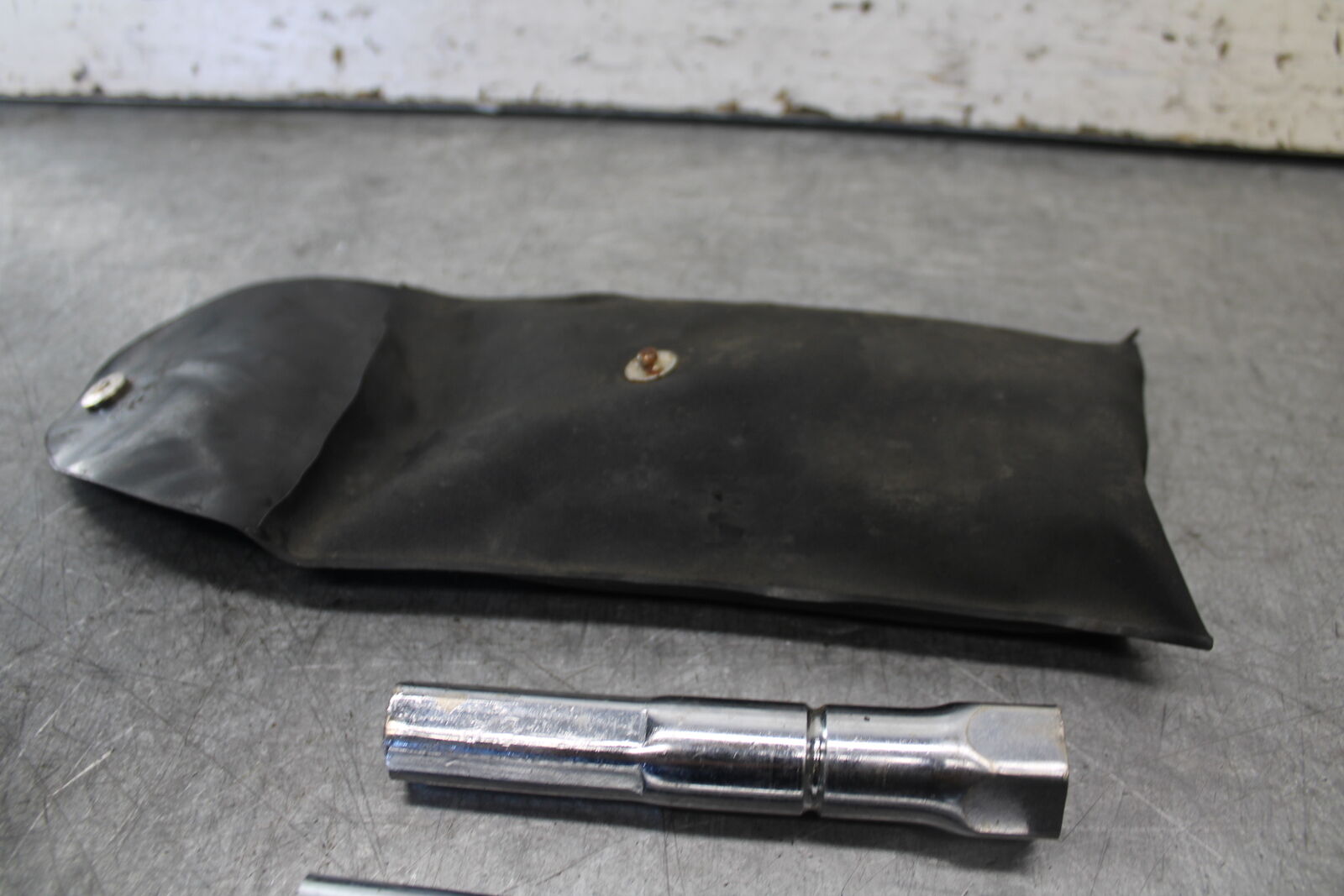 85-86 SUZUKI MADURA 1200 STOCK TOOLS OEM TOOL BAG KIT SET  BB691