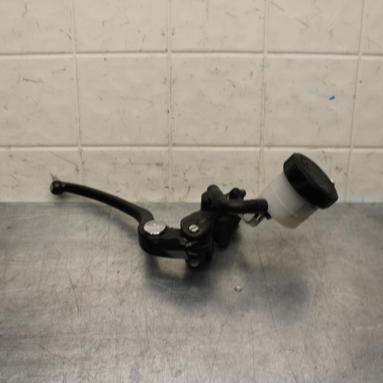 2017 Suzuki GSXR600 FRONT BRAKE MASTER CYLINDER w/ LEVER BB598