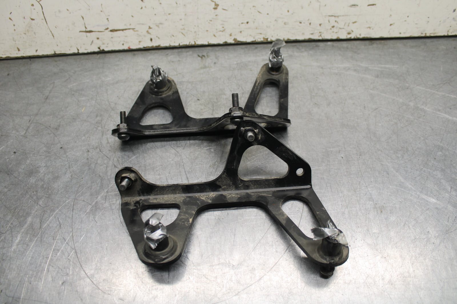 14 HONDA CTX1300A SADDLEBAG CASE MOUNTING BRACKET MOUNT BB732