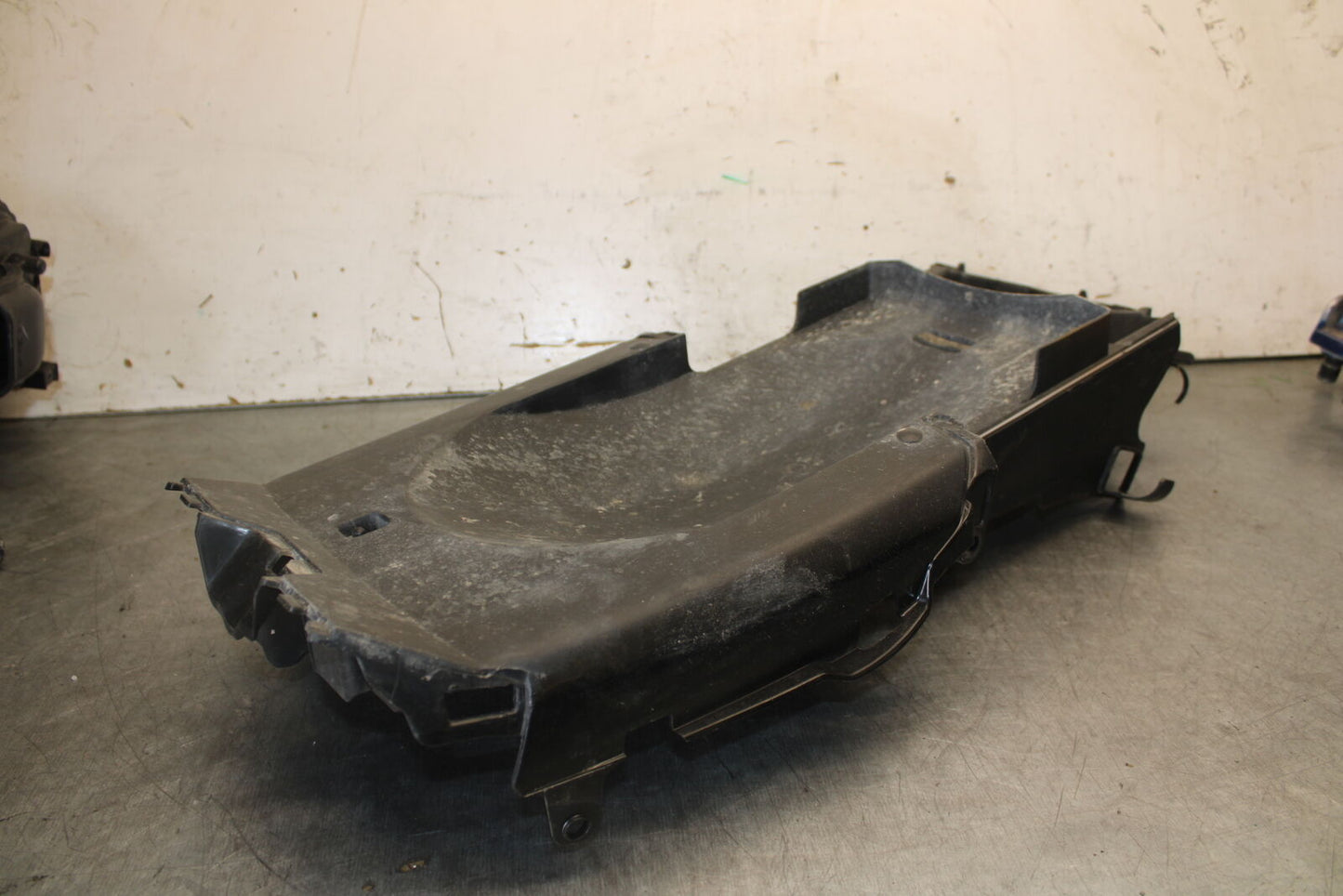 13-15 HONDA CBR500R REAR TAIL UNDERTAIL BATTERY TRAY PLASTIC 80105-MGZ-J00 BB704
