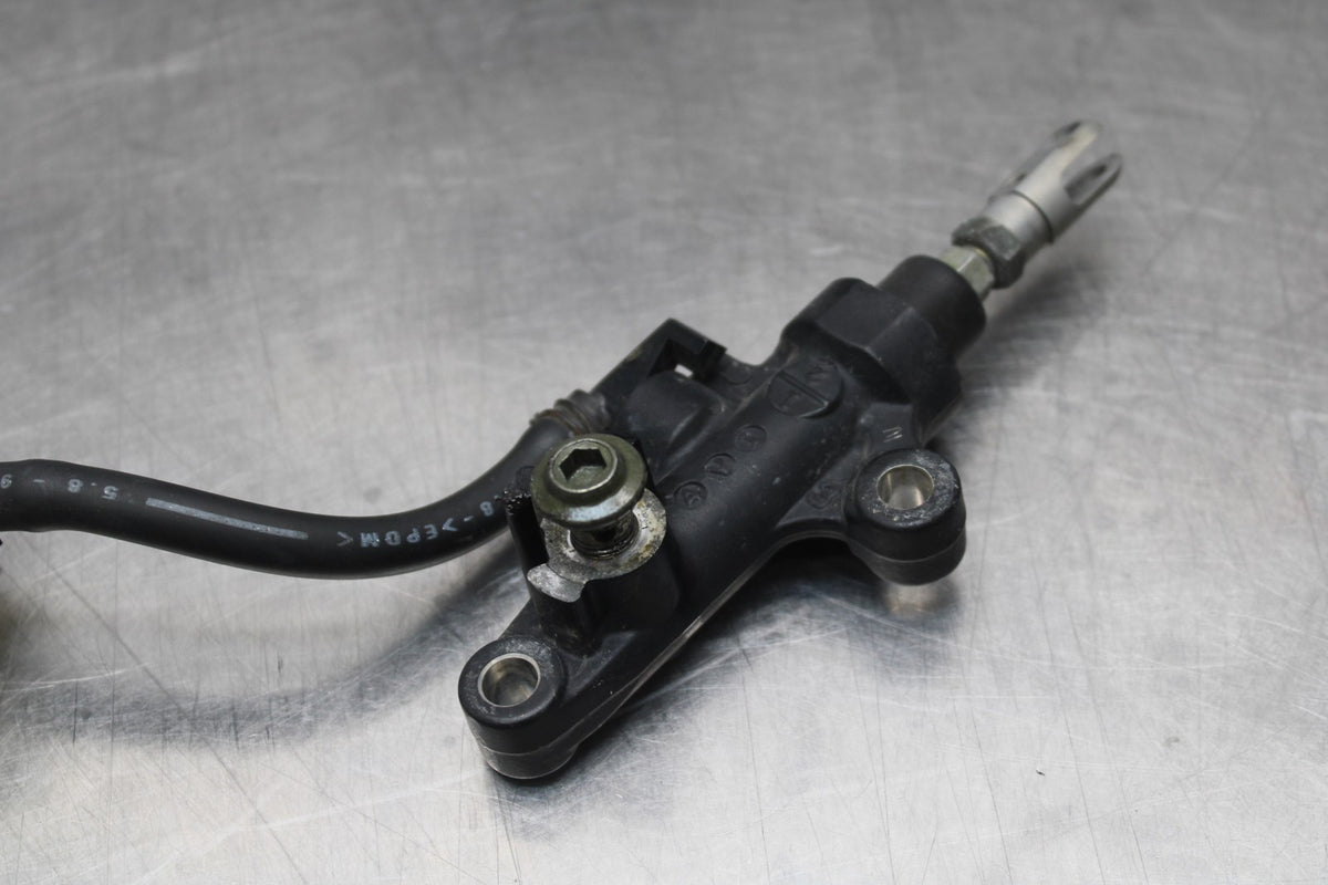 05 YAMAHA YZF R6 REAR BACK BRAKE MASTER CYLINDER W RESERVOIR BB814