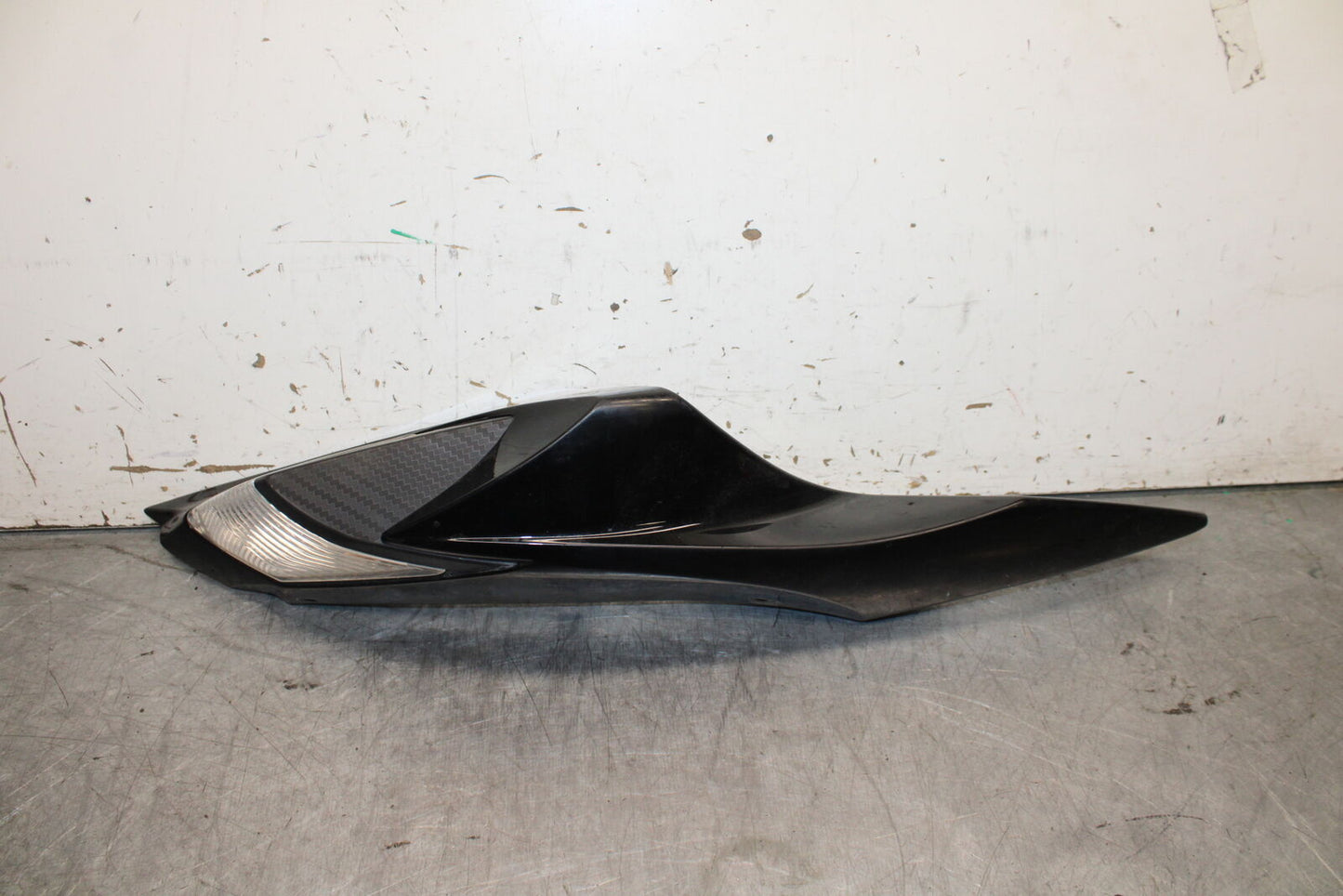 11-24 SUZUKI GSXR750 RIGHT REAR TAIL FAIRING COWL SHROUD 47100-15J10-YVB  BB714
