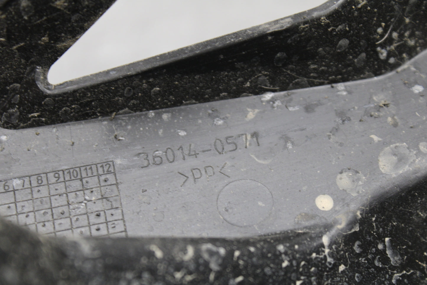 24 KAWASAKI NINJA 500 ABS REAR BACK WHEEL TIRE HUGGER FENDER BB730