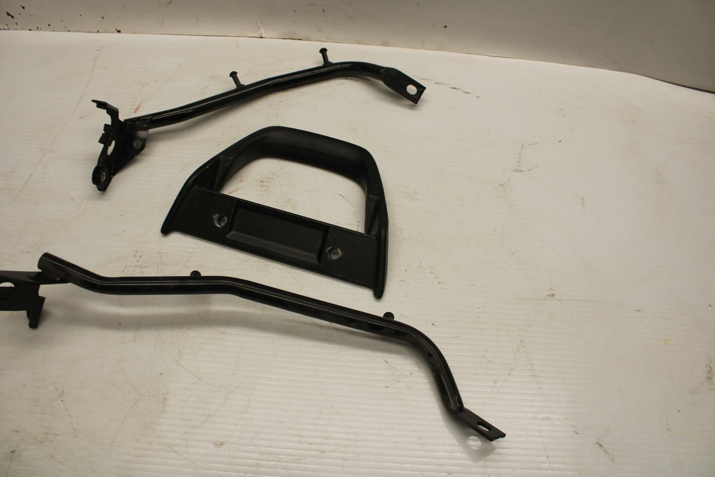 04-09 SUZUKI GS500F PASSENGER REAR SEAT GRAB BAR HANDLE SET BB278