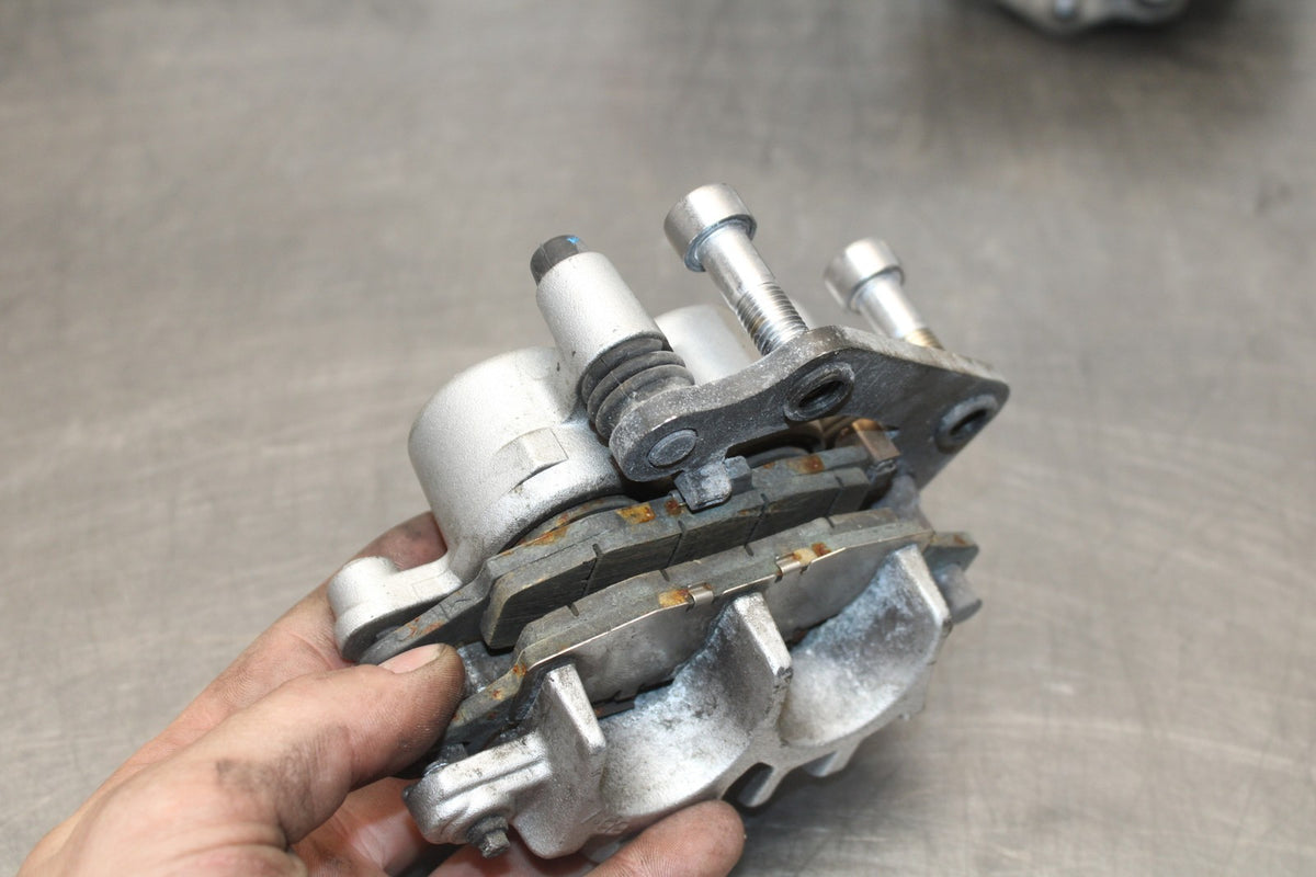 05-09 SUZUKI BOULEVARD C90 RIGHT LEFT FRONT BRAKE CALIPER SET PAIR BB918
