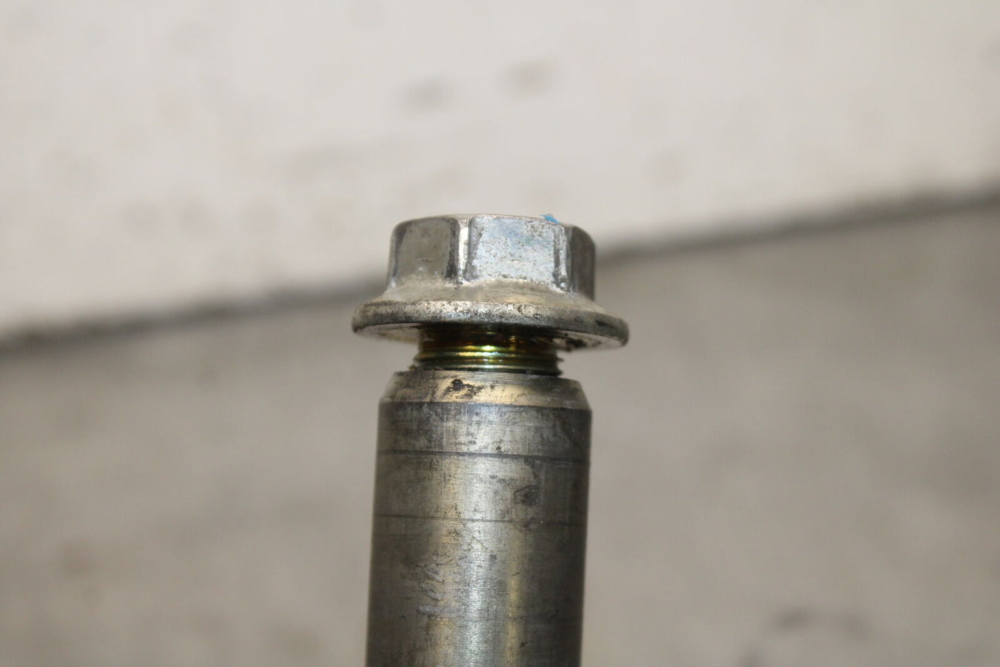 08-09 SUZUKI GSXR600 FRONT WHEEL RIM AXLE PIVOT BOLT BB728