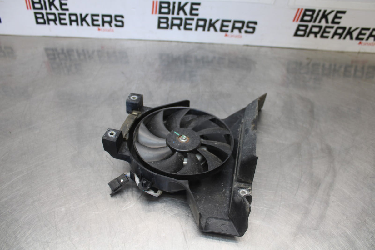 24-25 KAWASAKI NINJA 500 ABS ENGINE RADIATOR COOLING FAN BB899