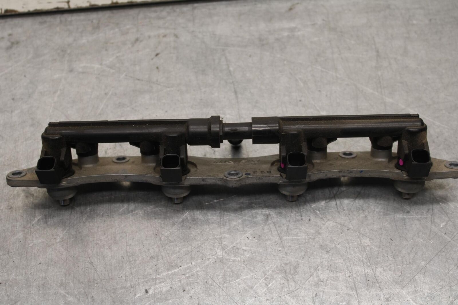 09-12 KAWASAKI NINJA ZX6R SECONDARY FUEL INJECTORS TOP AIRBOX GAS RAIL BB640