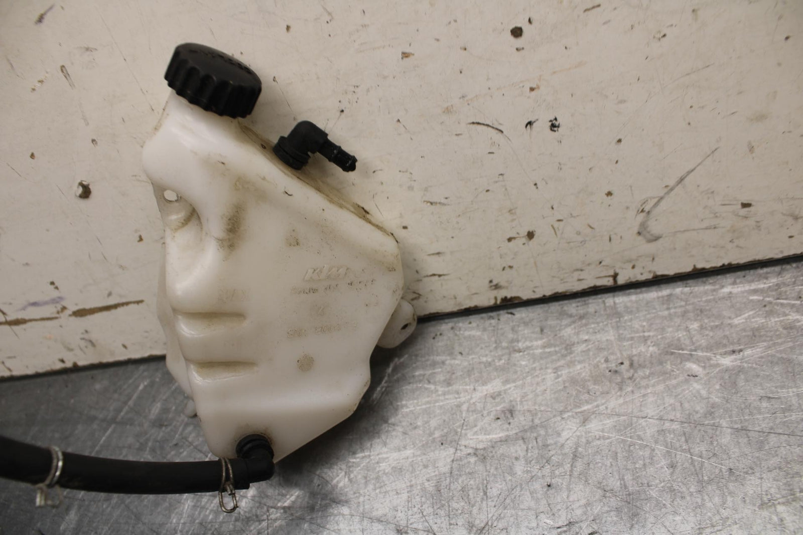 16-18 KTM 690 DUKE COOLANT WATER TANK RESERVOIR BOTTLE BB631