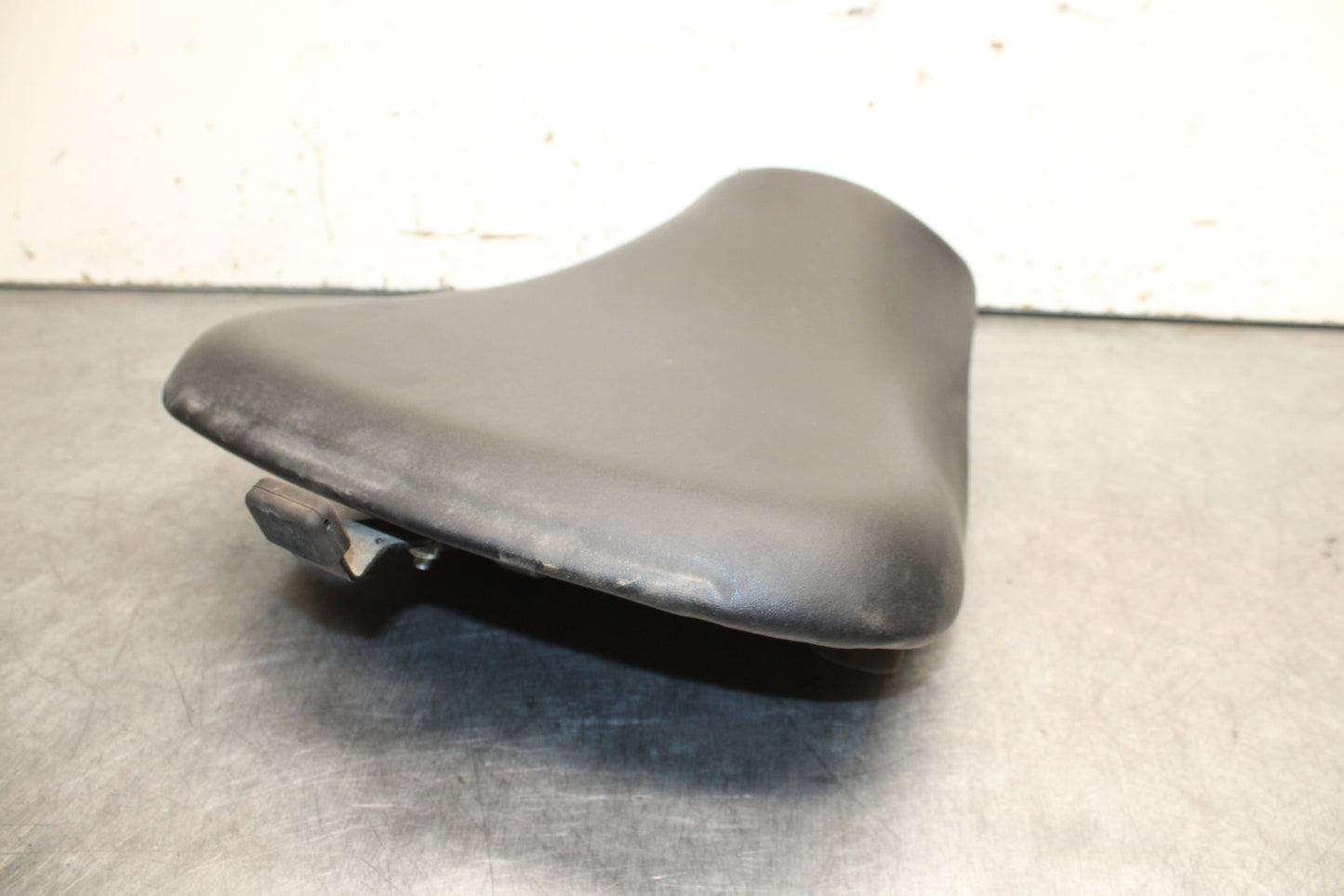 18-24 KAWASAKI NINJA 650 FRONT DRIVERS SEAT PAD SADDLE PILLION BB725