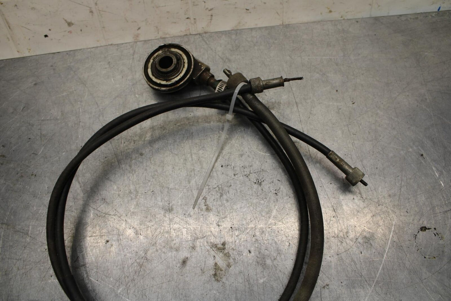 75 SUZUKI GT 550 SPEEDOMETER DRIVE SPEEDO LINE BB72