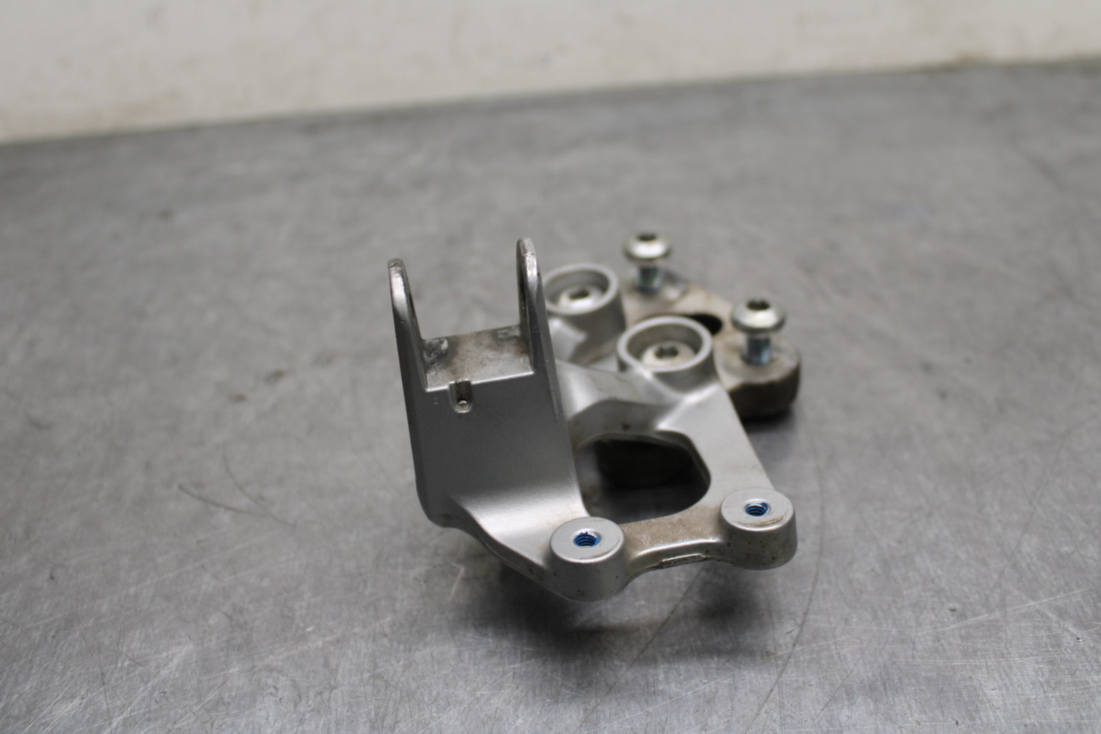 08-10 SUZUKI GSXR 600 LEFT REARSET REAR SET DRIVER FOOT PEG BRACKET MOUNT BB132