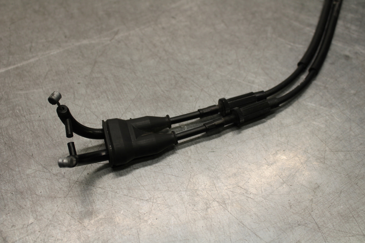 16 KAWASAKI NINJA ZX10R THROTTLE CABLES LINES 54012-0631 BB650