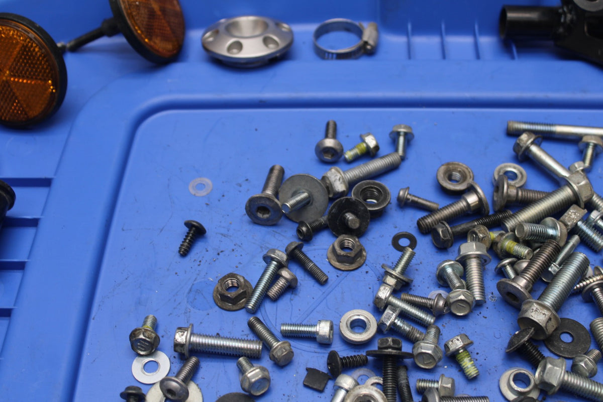 13 KAWASAKI NINJA 650 EX650F ABS BOLTS HARDWARE MOTOR SCREWS BB828