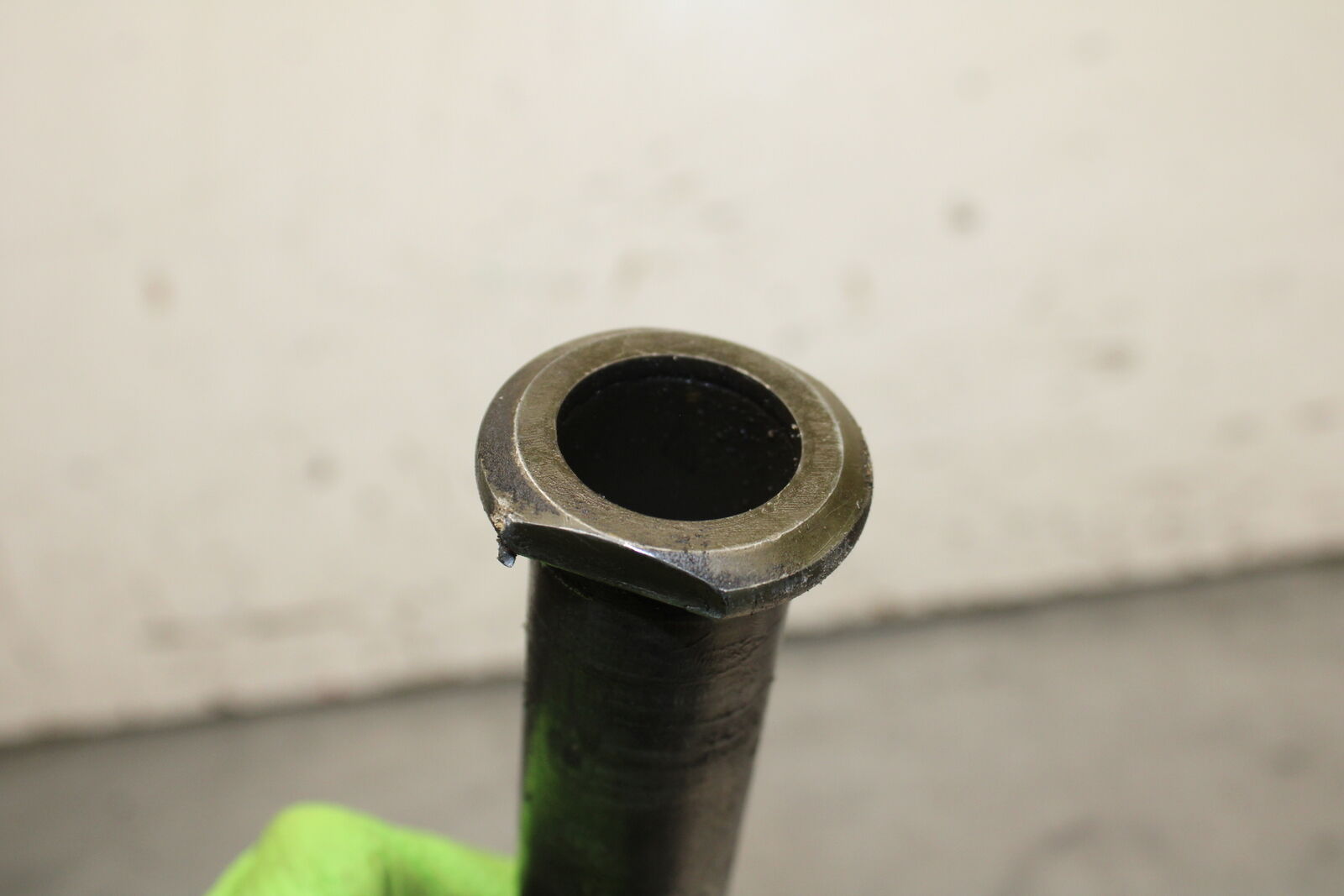 06-07 YAMAHA YZF R6 REAR AXLE BACK WHEEL RIM PIVOT BOLT AXEL BB742