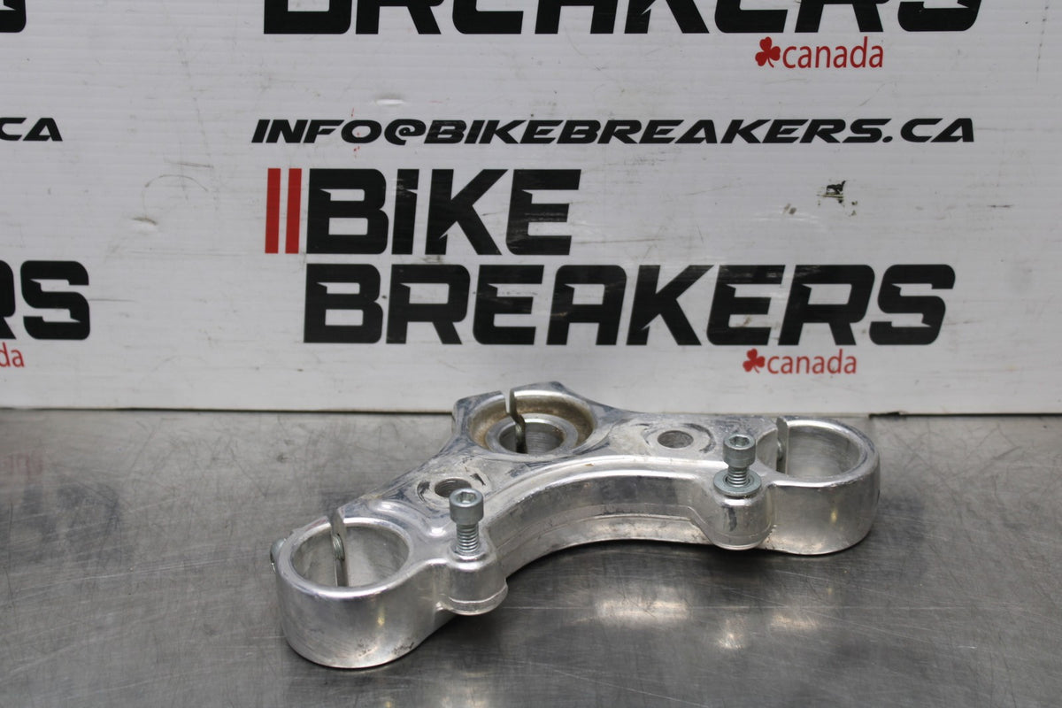 07 HARLEY-DAVIDSON SPORTSTER 1200 CUSTOM XL1200C UPPER TRIPLE TREE CLAMP BB833