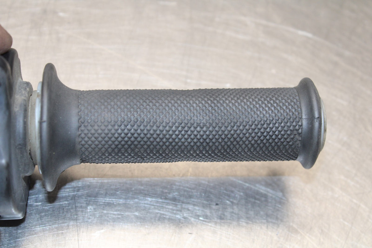 02 DUCATI MONSTER 620 RIGHT THROTTLE GRIP BB851