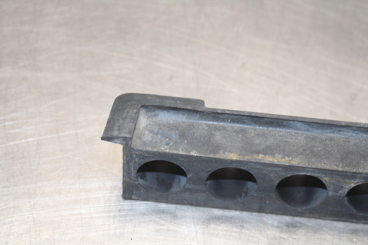 02 KAWASAKI VULCAN 800 VN800B CLASSIC BATTERY HOLD DOWN CLAMP STRAP BB862
