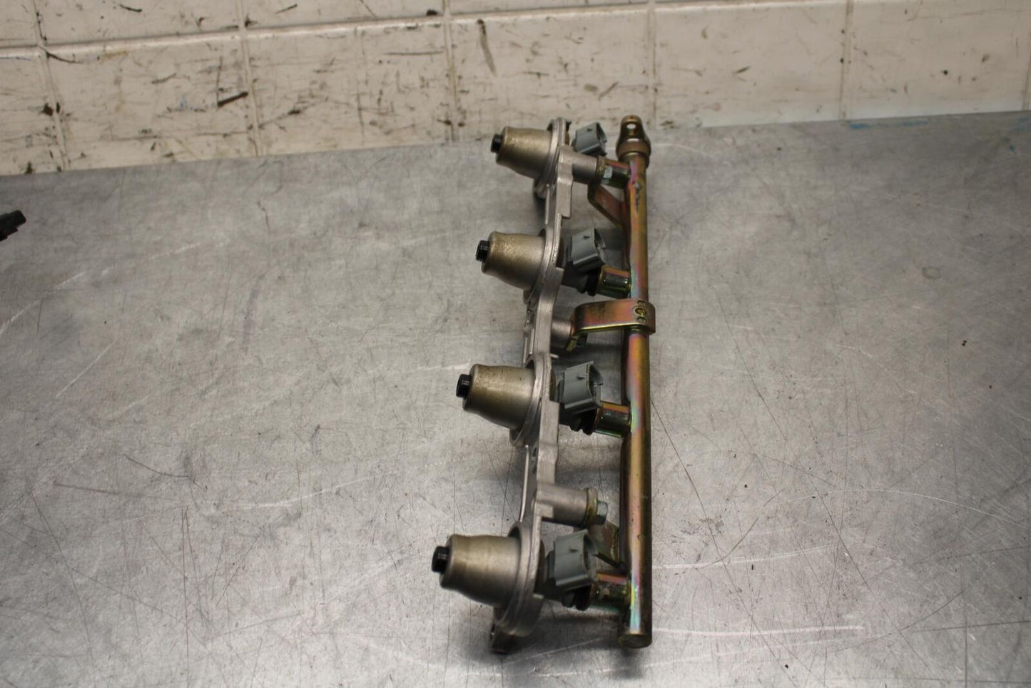 2006 Honda CBR600RR SECONDARY FUEL INJECTORS TOP AIRBOX GAS RAIL BB63