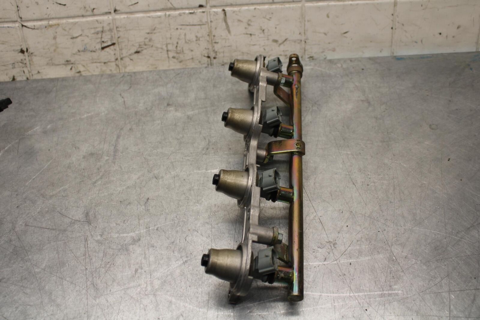 2006 Honda CBR600RR SECONDARY FUEL INJECTORS TOP AIRBOX GAS RAIL BB63