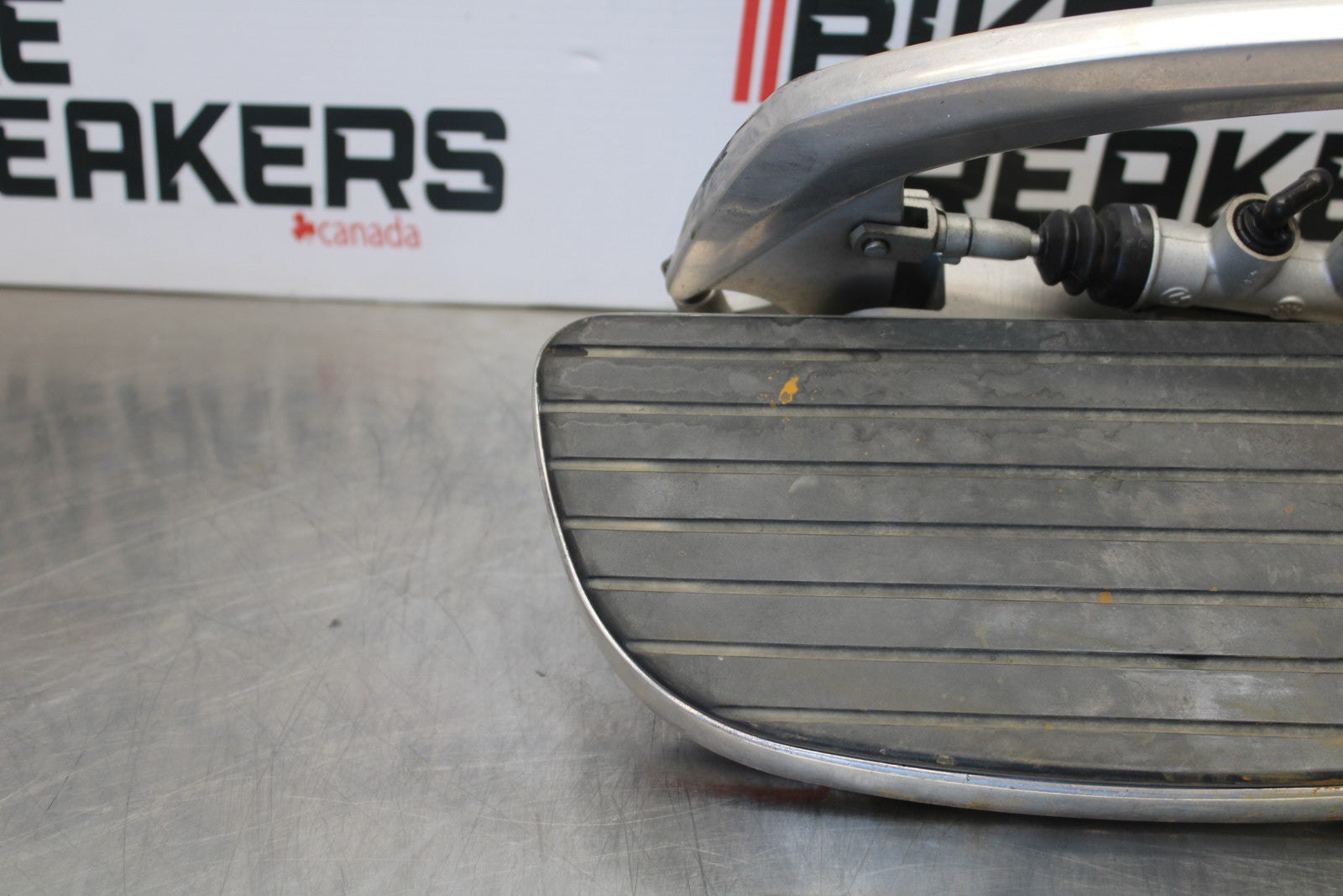 05-06 VICTORY KINGPIN DELUXE RIGHT FRONT FOOT REST PEG STEP BB195