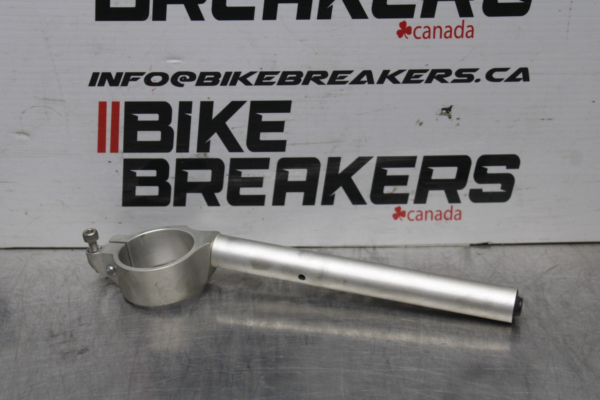 18 YAMAHA YZF R1  RIGHT CLIP ON HANDLEBAR BB838