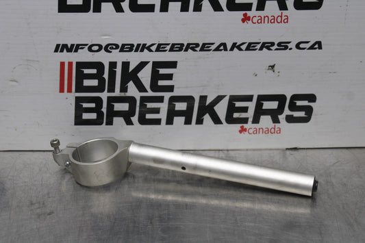 18 YAMAHA YZF R1  RIGHT CLIP ON HANDLEBAR BB838